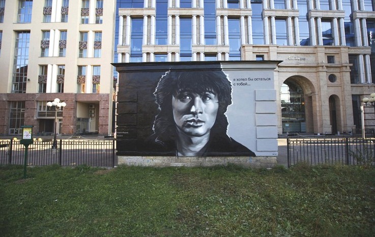 ulichnomu portretu coya v pitere byt - Уличному портрету Цоя в Питере — быть!