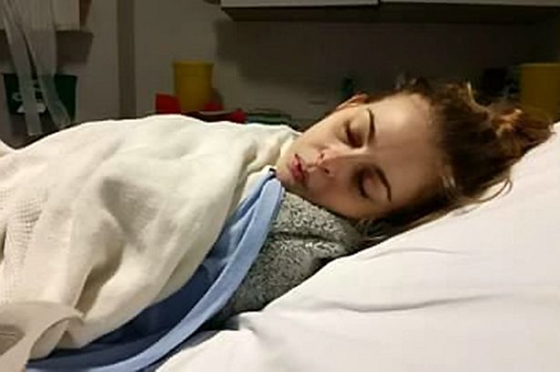 PAY Kirsty Keep - Молодая британка мечтает о смерти после того, как укус клеща приковал ее к кровати на 11 лет