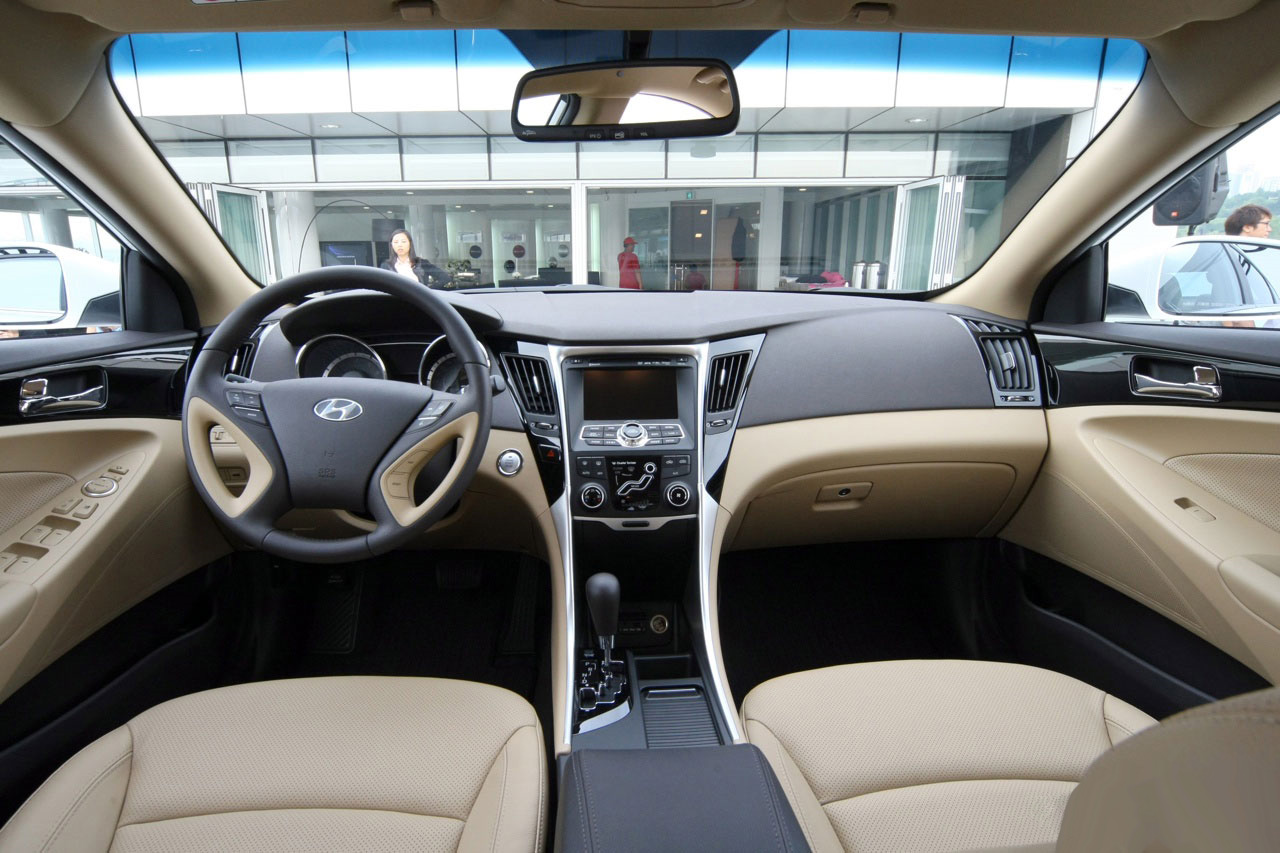 hyundai sonata i40 2010 int - Компания Hyundai собирается вернуть на доработку автомобили 2011 года выпуска