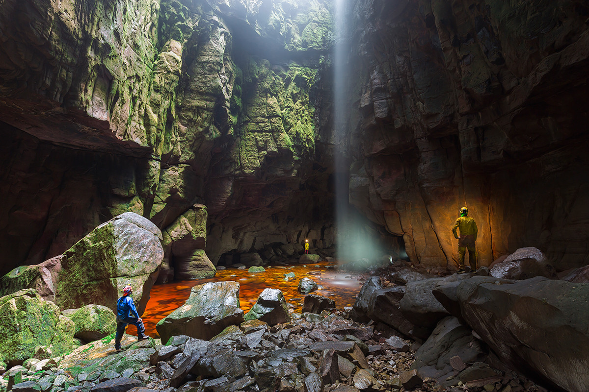 Исследователи обнаружили среди столовых гор Тепуи пещеры, скрывающие мир, ранее недосягаемый для человека. 