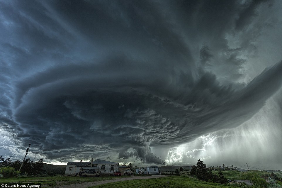 Бесстрашный фотограф из Мельбурна фотографирует эпицентры ураганов и смерчей