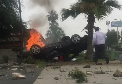 car - Парень заснял на камеру, как он спас мужчину из горящего авто