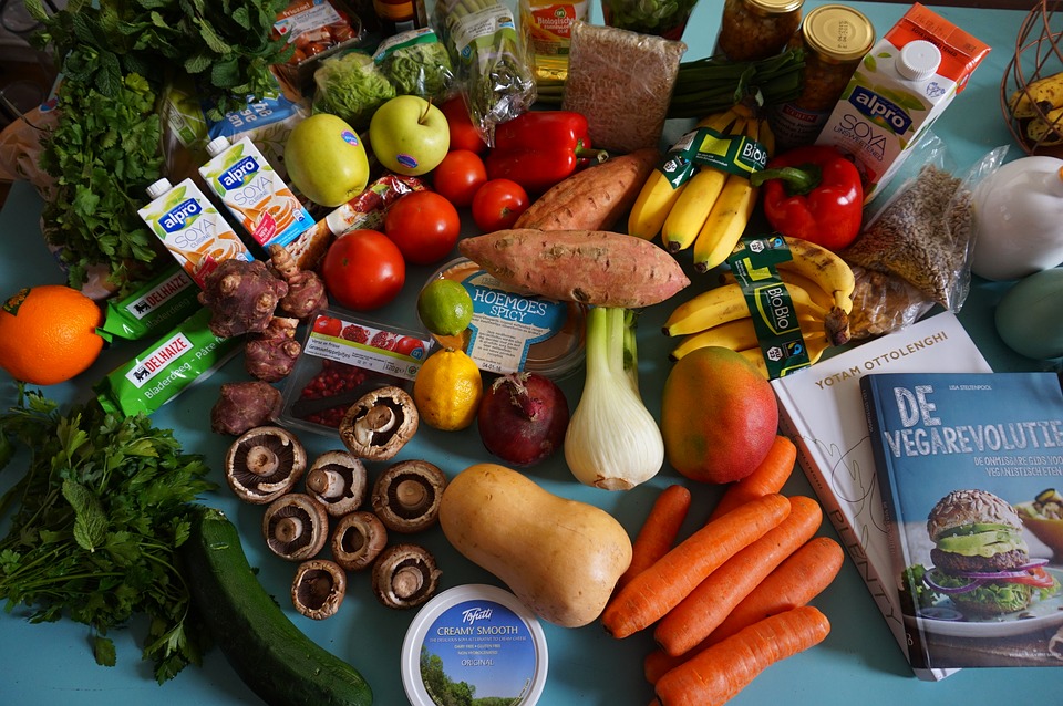 groceries 1343141 960 720 - Школьники будут лишены права на вегетарианскую пищу