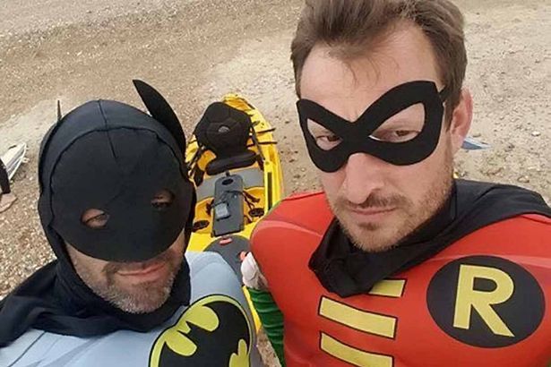 Реальные Бэтмен и Робин спасли мужчину на побережье Великобритании