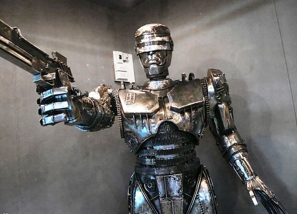 Steampunk Robocop4 - В Дубае для патрулирования улиц будет создан реальный Робокоп