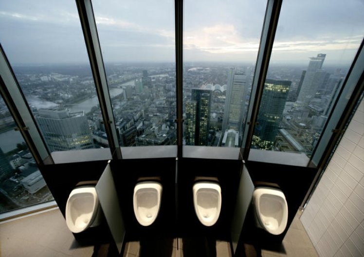 12 самых необычных туалетов в мире