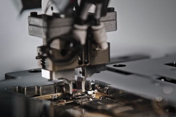 Ученые Apple создали робота для автоматической сборки и ремонта iPhone