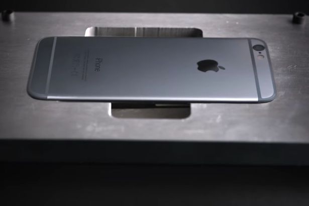 iPhone robot - Ученые Apple создали робота для автоматической сборки и ремонта iPhone