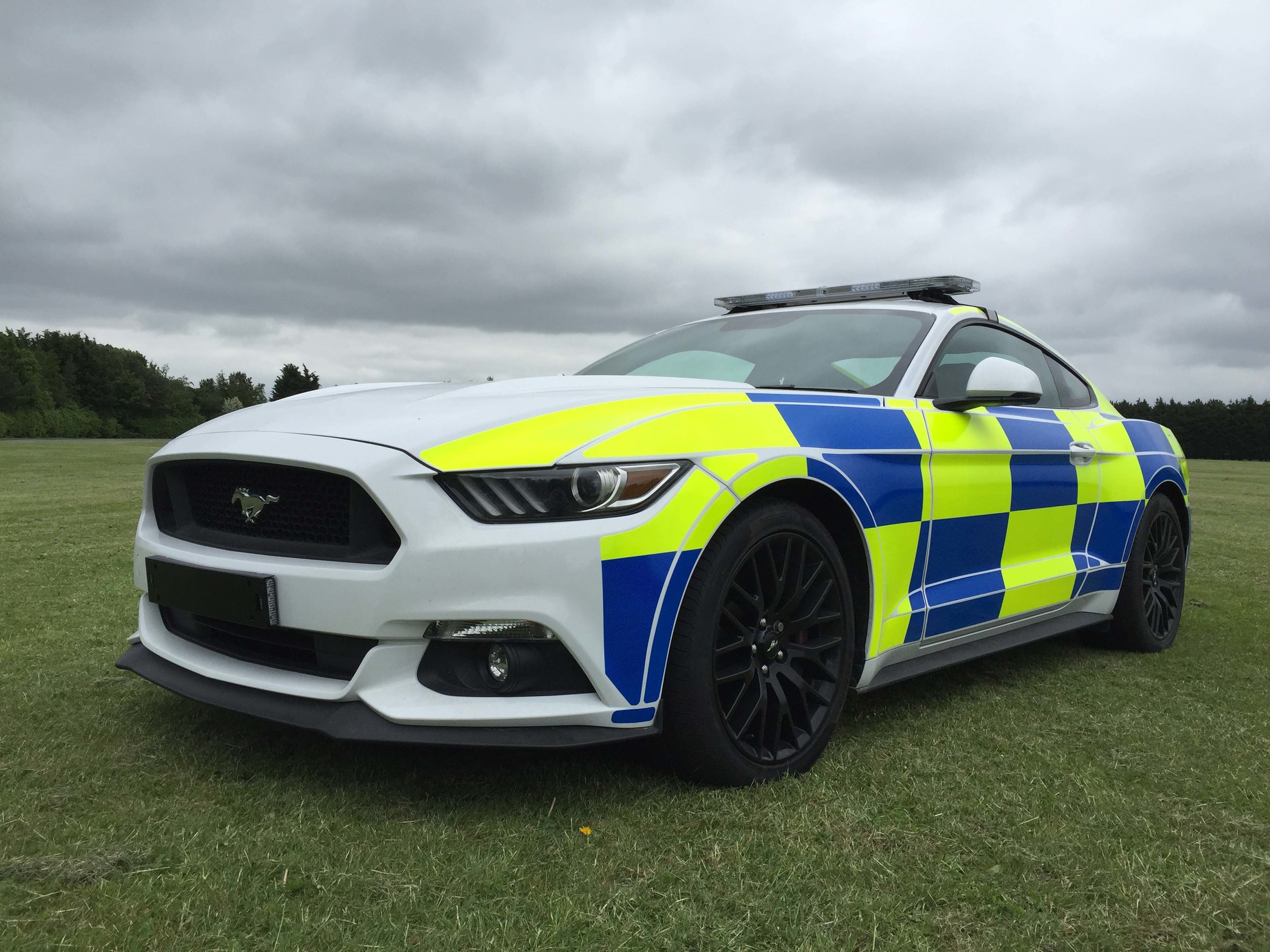 mustang police car 3 1 - Автопарк британской полиции пополнился новыми Ford Mustang