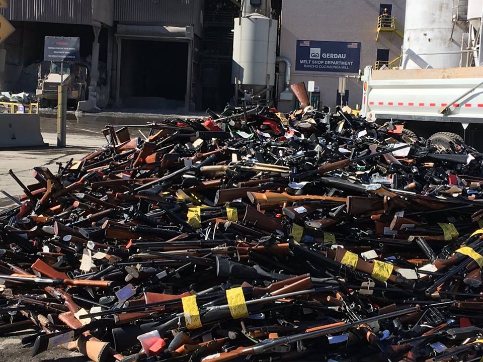 13726616 1414575961902646 7688886466279463375 n - В Лос-Анджелесе показательно расплавили 7 тысяч единиц конфискованного оружия