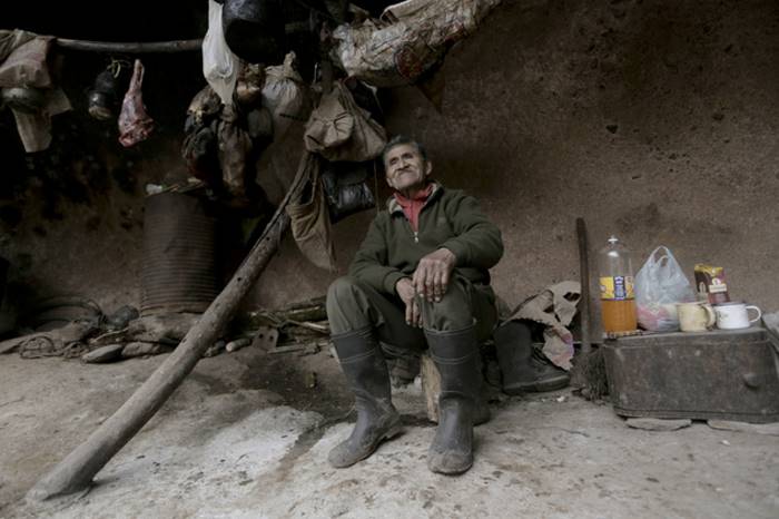 В горах Аргентины живет современный пещерный человек