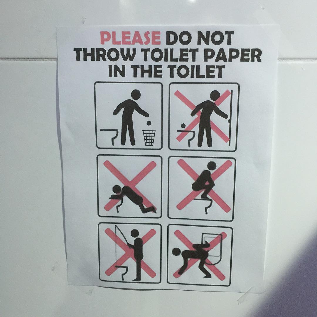 В туалетах Рио запретили ловить рыбу