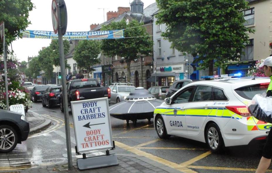 Ирландская полиция устроила погоню за летающей тарелкой