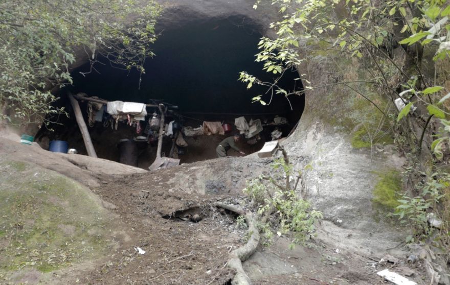 В горах Аргентины живет современный пещерный человек