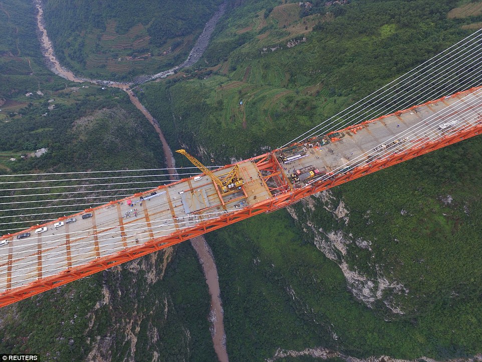 383B94B300000578 3785064 image a 3 1473672076300 - Китай завершил строительство самого высокого моста в мире