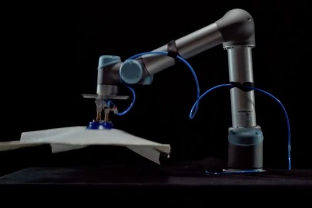 Sewing roboto Sewbo - Роботы могут вытеснить людской труд в швейном производстве