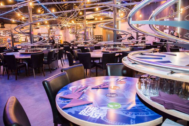 Alton Towers Rollercoaster Restaurant - Британский ресторан построил «американские» горки для еды