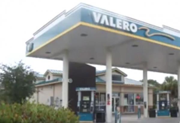 Florida couple overcharged nearly 10000 at gas pump - Супруги из Флориды случайно переплатили заправке 10 тысяч долларов