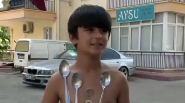 PAY Mehmet Sumbul - История реального Магнето: 5-летний мальчик способен управлять металлом