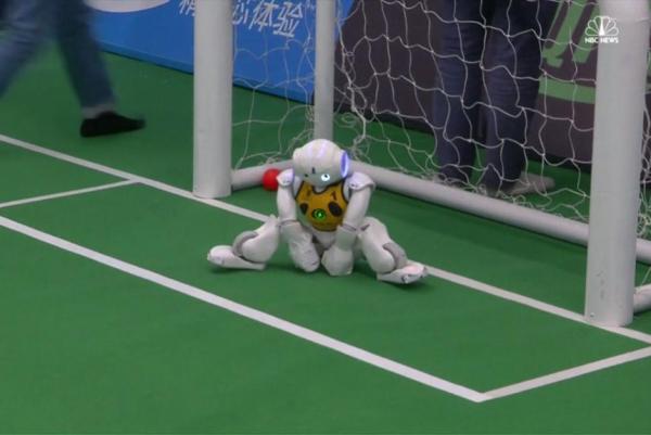 Team of US robots bests Australian machines for RoboCup soccer supremacy - В Пекине состоялся кубок по футболу среди роботов