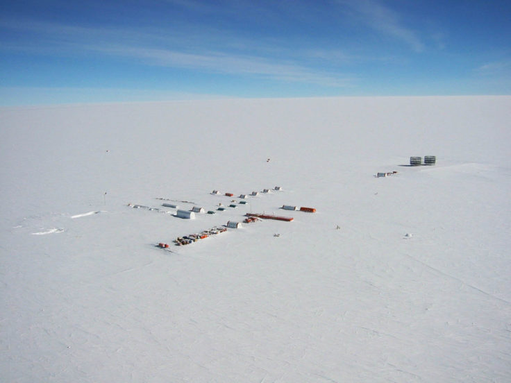 dome c overview 736x552 - Ученые собираются отыскать самый древний лед на Земле