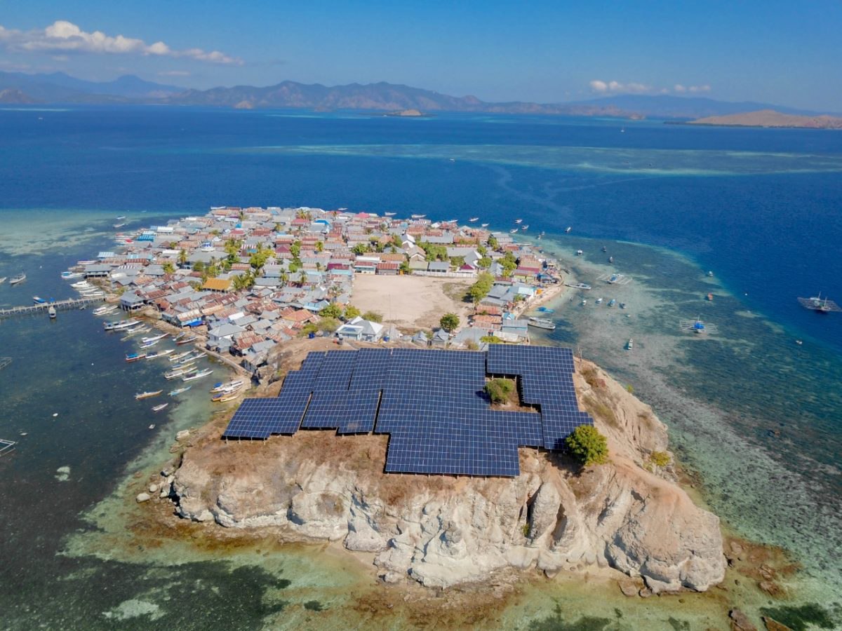 photo 2022 11 23 17.52.18 - Крупнейшую в мире сеть солнечных батарей построят на островах Индонезии