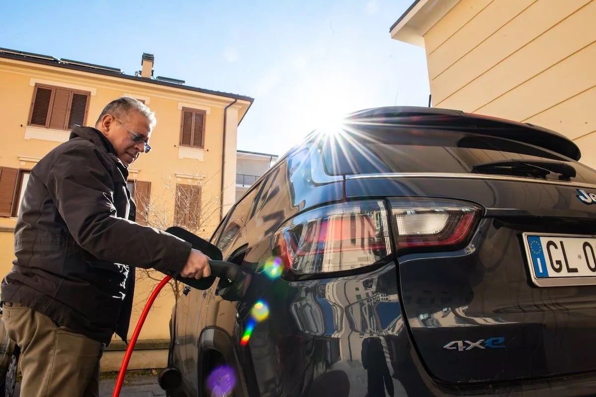 2ev charging italy - ЕС запрещает автомобили на ископаемом топливе