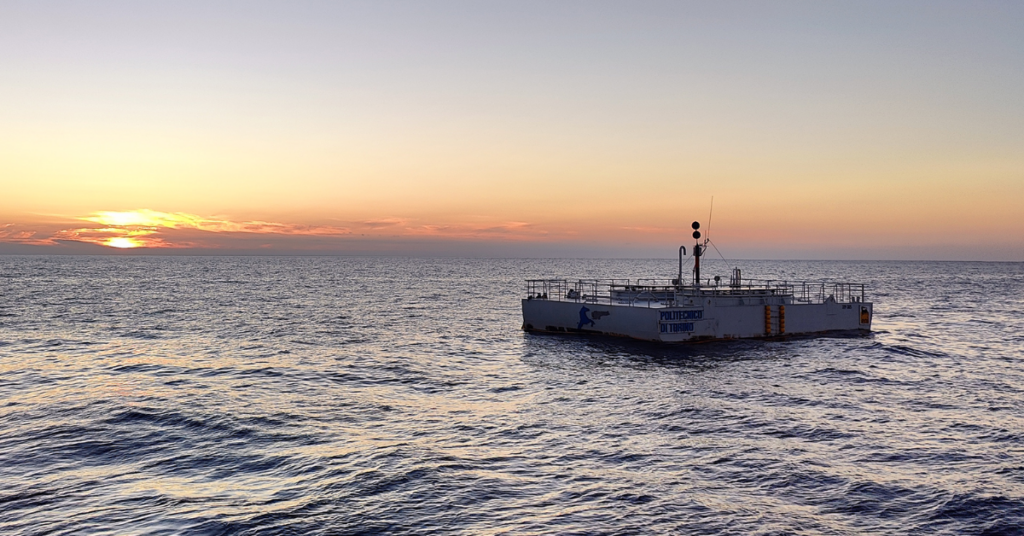 worlds first iswec device installed off the coast of pantelleria island - Первый в мире преобразователь волн в энергию установили в Италии