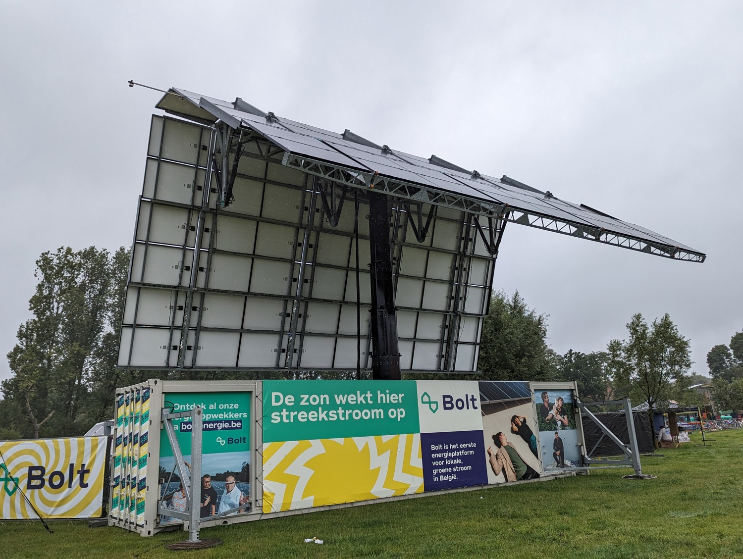 panel - Бельгийский фестиваль прошёл на крупнейшей солнечной панели